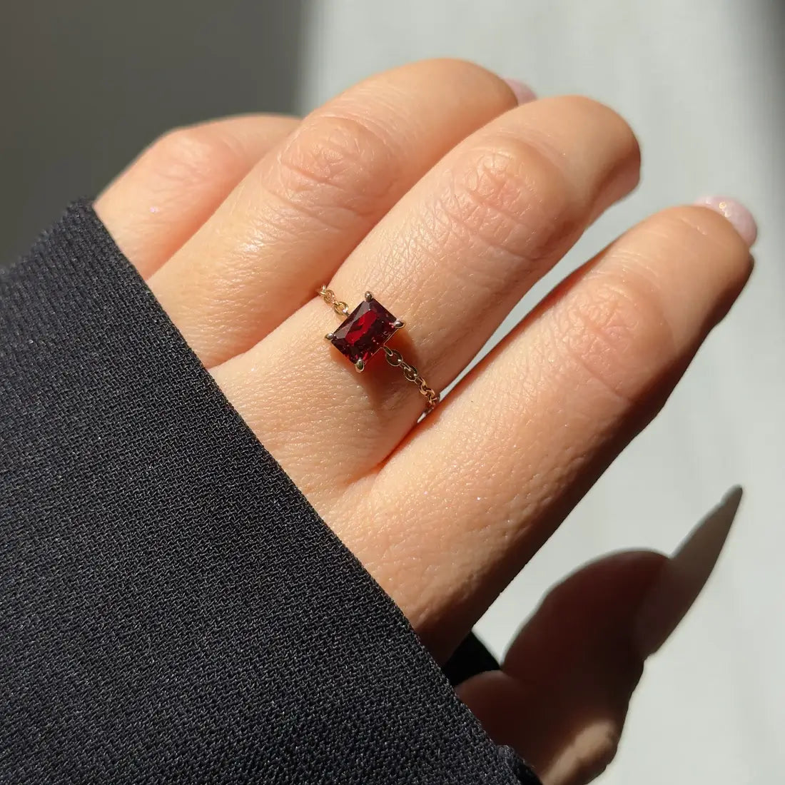 Roter Granat Selbstliebe-Kettenring